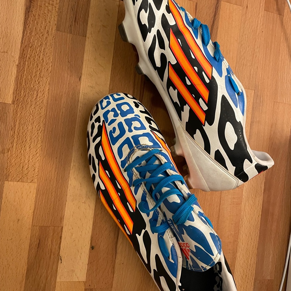 Adidas F10 FG J (Messi) cleats